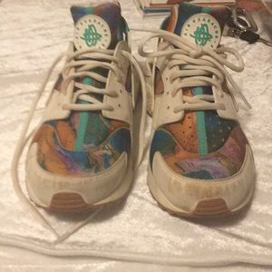 Air Nike Huarache size 10.5 Muti-color